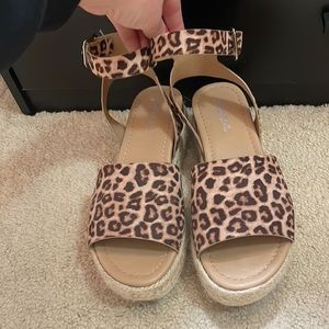 Ladies platform sandals